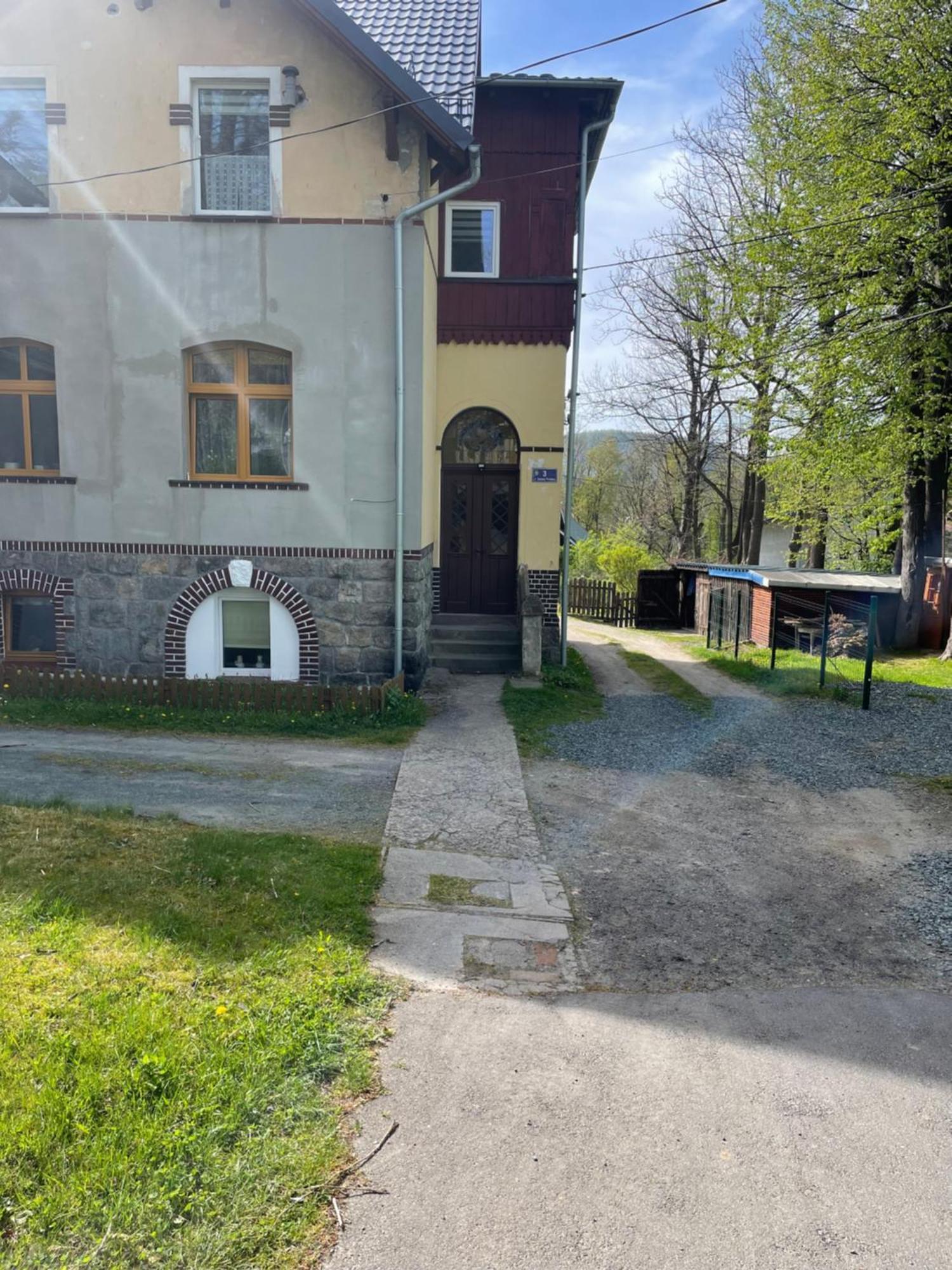 Przystanek - Komuny Paryskiej 3