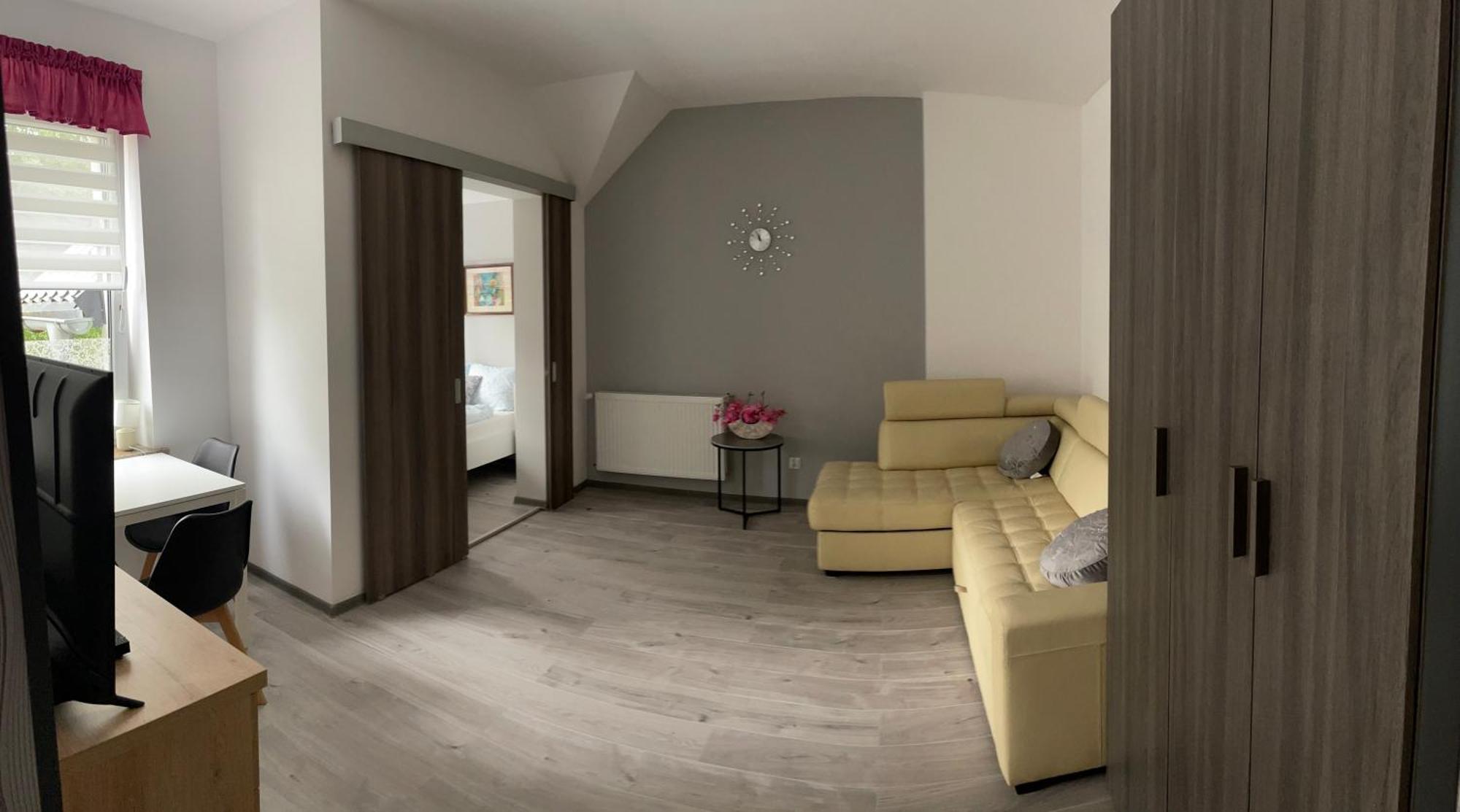 Przystanek - Komuny Paryskiej 3 Apartment